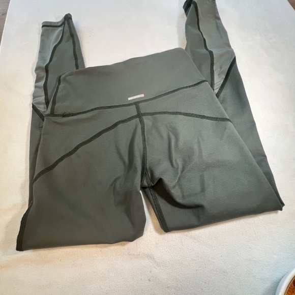 Aerie olive green high waisted Move leggings - Picture 4 of 8